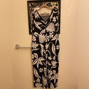 Cuddl Duds crop jumpsuit. Black and white floral. Size Tall/medium. NWOT